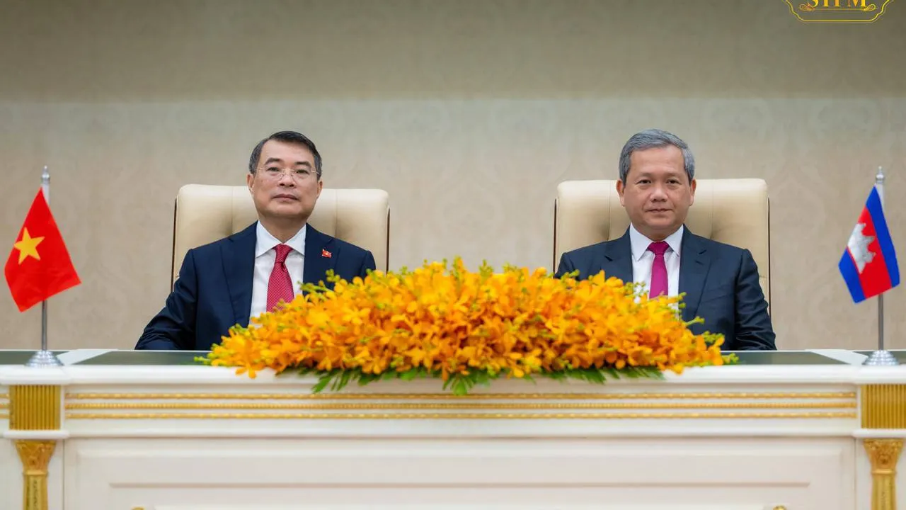កម្ពុជា-វៀតណាម ចុះហត្ថលេខាលើឯកសារកិច្ចសហប្រតិបត្តិការសំខាន់ៗចំនួន ៦ ក្រោមអធិបតីភាពប្រមុខរដ្ឋាភិបាលទាំងពីរ