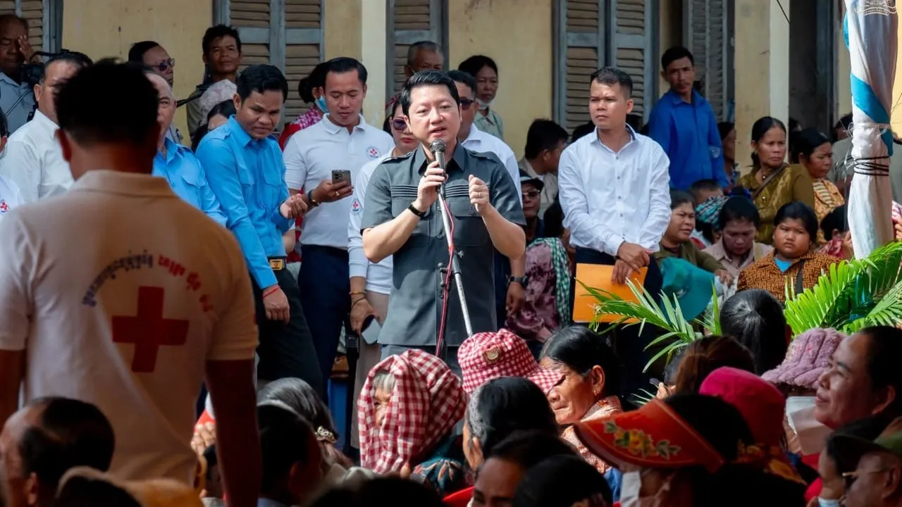 ឯកឧត្តមរដ្ឋមន្ត្រី សុខ សូកេន អញ្ជើញចូលរួមក្នុងពិធីពិនិត្យ និងព្យាបាលជំងឺដោយឥតគិតថ្លៃជូនប្រជាពលរដ្ឋចំនួន២០,៧៥៥នាក់ ក្នុងស្រុករមាសហែក ដោយក្រុមគ្រូពេទ្យស្ម័គ្រចិត្តឯកឧត្តម ហ៊ុន ម៉ានី ចំនួន៩៣៧នាក់