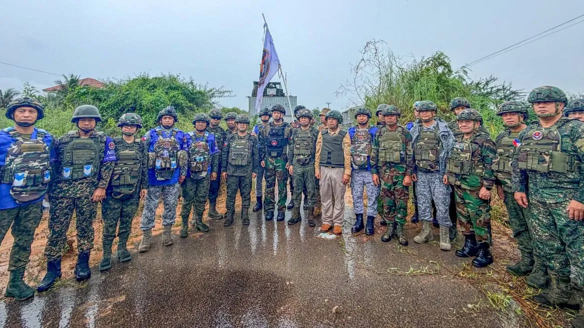 សេនាធិការកងទ័ពហ្វីលីពីនអញ្ជើញចុះពិនិត្យស្ថានភាពជាក់ស្តែងនៅតំបន់ច្រកបឹងត្រកួន