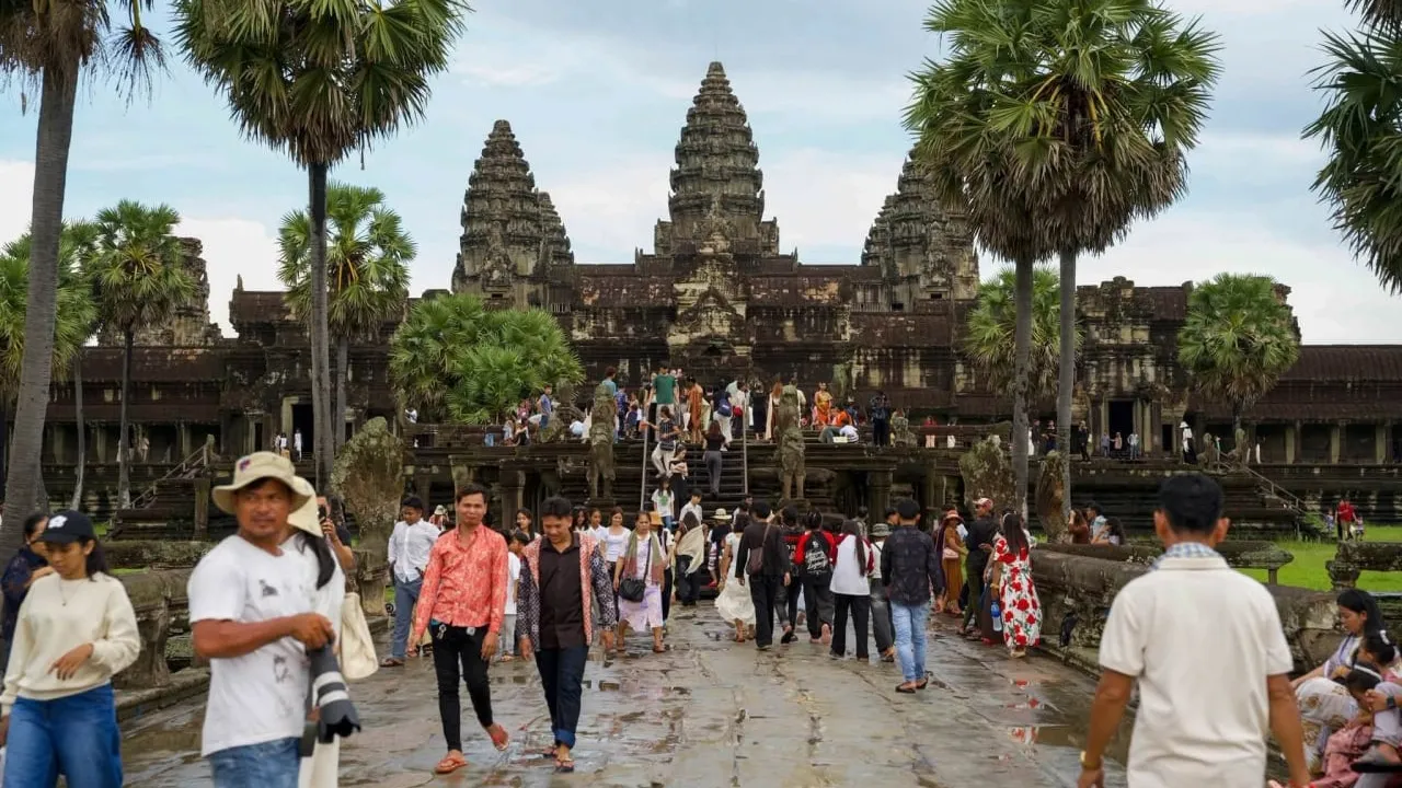 ៩ខែឆ្នាំនេះភ្ញៀវទេសចរជាតិធ្វើដំណើរកម្សាន្តបន្តកើនឡើង ប៉ុន្តែភ្ញៀវទេសចរអន្តរជាតិបន្តធ្លាក់ចុះ