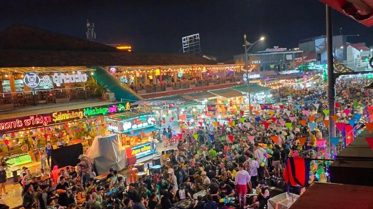 បុណ្យទន្លេ៣ថ្ងៃនៅសៀមរាប ទាក់ទាញទេសចរជាង៥៥ម៉ឺននាក់