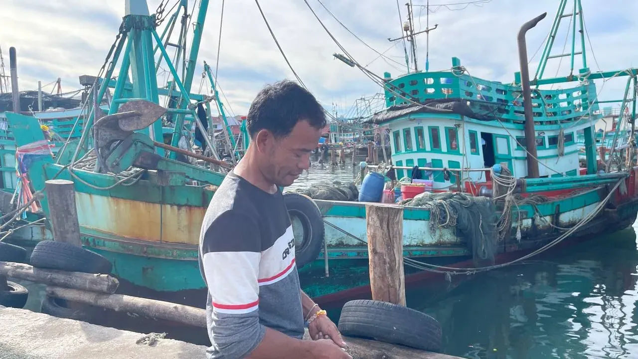 ប្រជានេសាទផ្អាកចេញទូកប្រមូលផលសមុទ្រ ខណៈតម្លៃប្រេងបន្តហក់ឡើងខ្ពស់