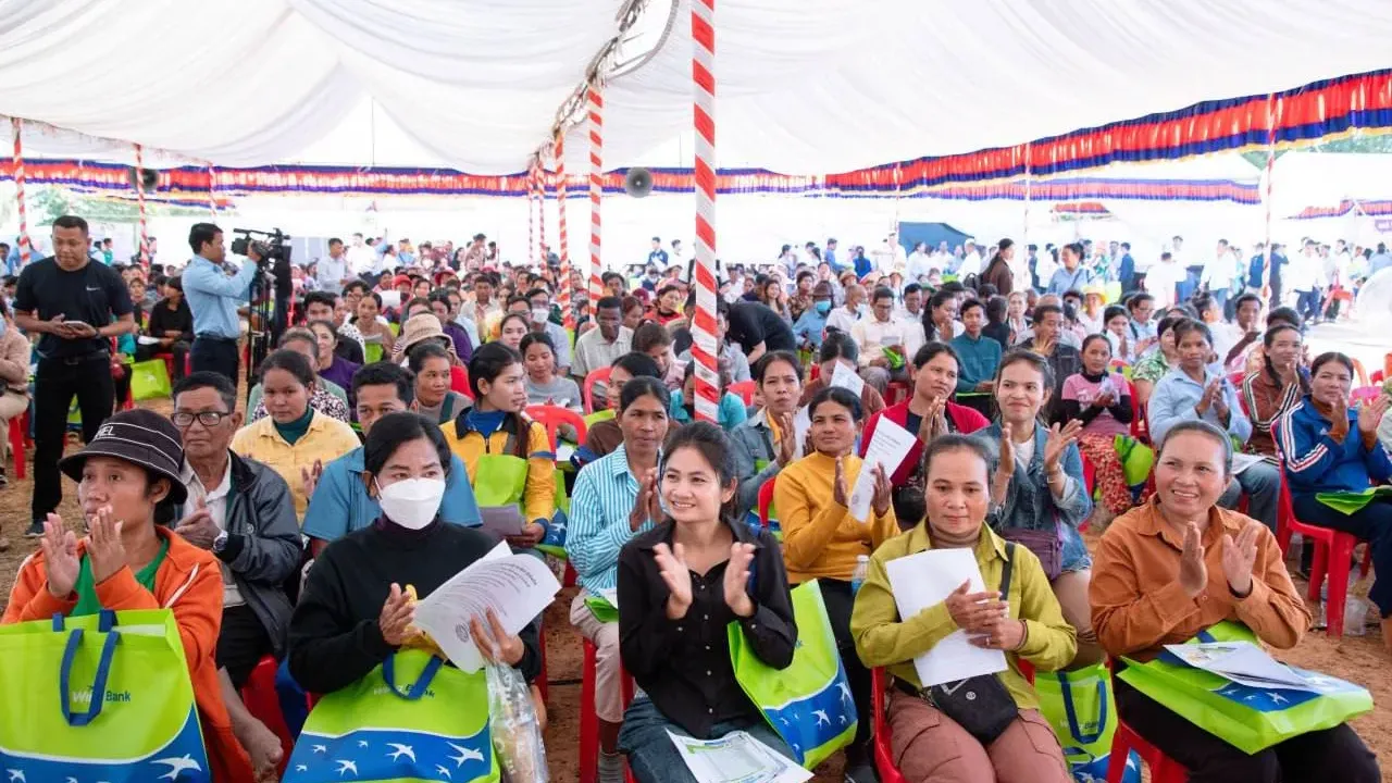 របាយការណ៍របស់ CDRI និង ERIA ថា ពល​ករ​ខ្មែរ​ដែល​​មកពីថៃជាង ៦០ម៉ឺននាក់​មានការងារធ្វើ ដែល​ផ្ទុយ​ពីរបាយការណ៍របស់សង់ត្រាល់