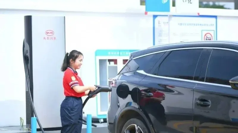 តម្លៃរថយន្តអគ្គិសនីនឹងអាចធ្លាក់ចុះ ក្រោយរដ្ឋាភិបាលប្រកាសបញ្ចុះអត្រាពន្ឋនាំចូល