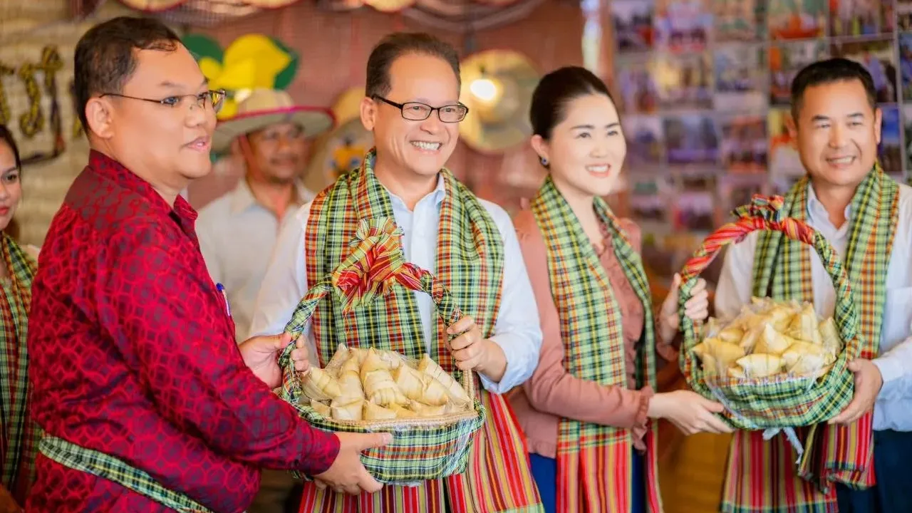 test គ្រួសារ​មួយ​រស់​នៅភូមិពូរតាំង សង្កាត់​រមនា​ ក្រុង​សែនមនោរម្យ​ ខេត្តមណ្ឌលគិរី បានបើក​អាហារដ្ឋាន លក់​ម្ហូបអាហារប្រចាំតំបន់​ភូមិភាគឦសាន