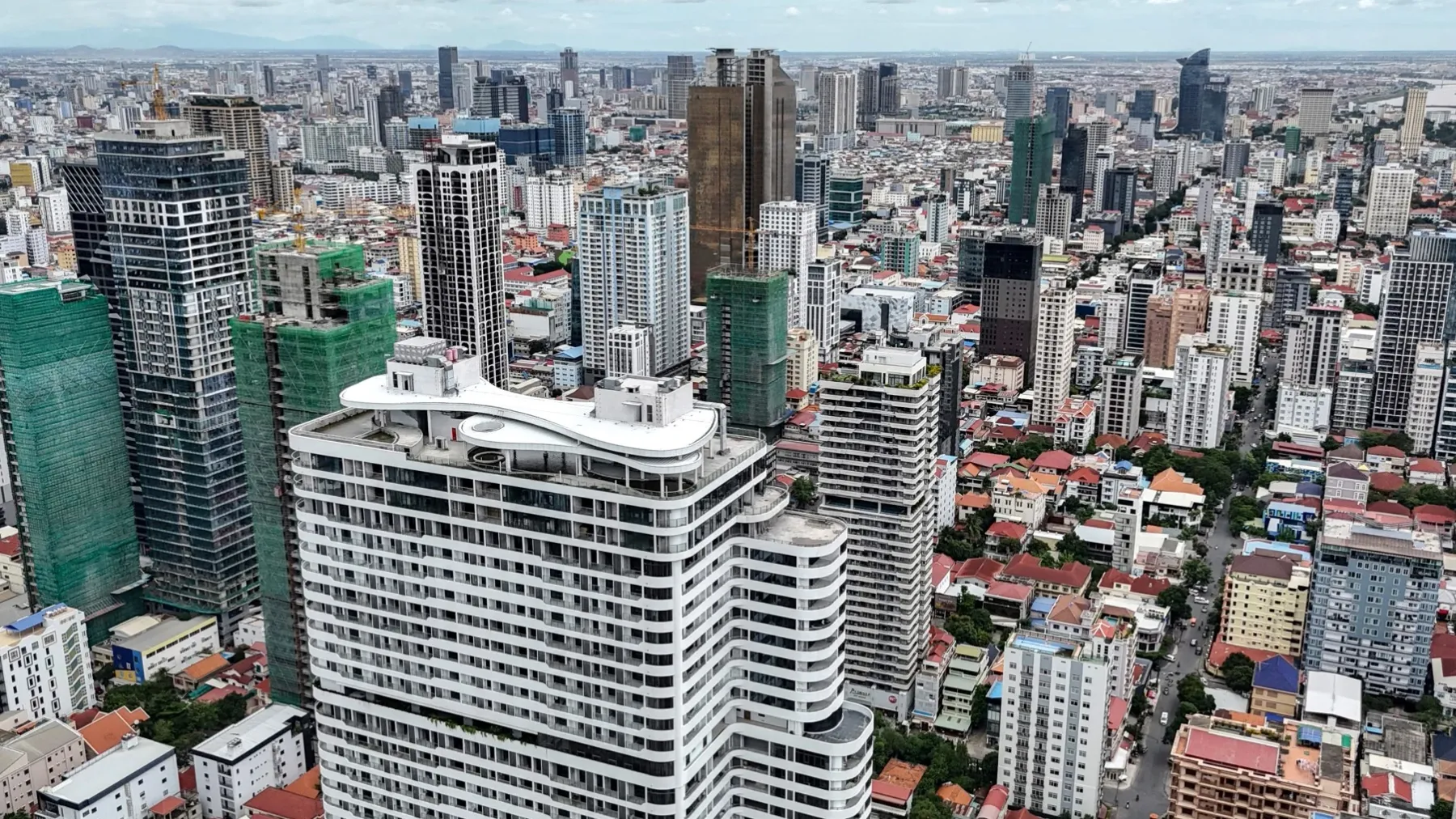 IMF ព្យាករណ៍ថា ឆ្នាំ ២០២៦ សេដ្ឋកិច្ចកម្ពុជានឹងមានកំណើនត្រឹម ៣% ខណៈក្រសួង ថា អាចកើនឡើងដល់ ៤,២%