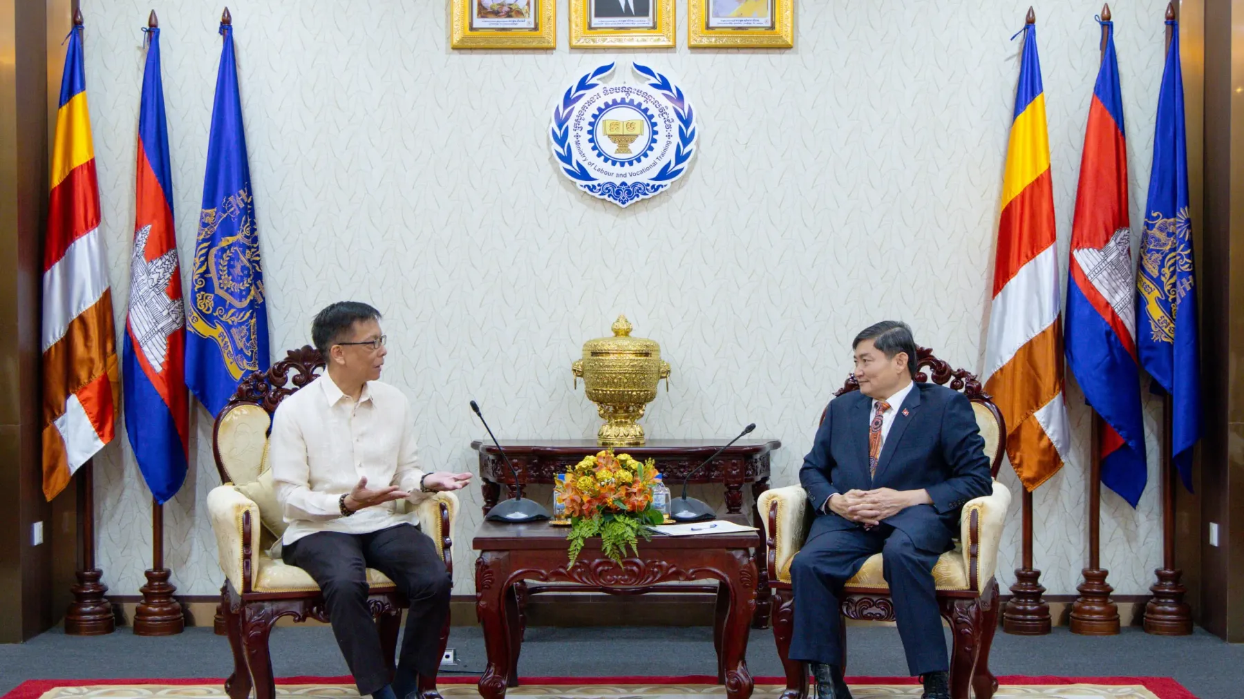 ហ្វីលីពីន -កម្ពុជា​ រួមដៃគ្នាលើកកម្ពស់វិស័យការងារ និងកិច្ចគាំពារជនទេសន្តរប្រវេសន៍