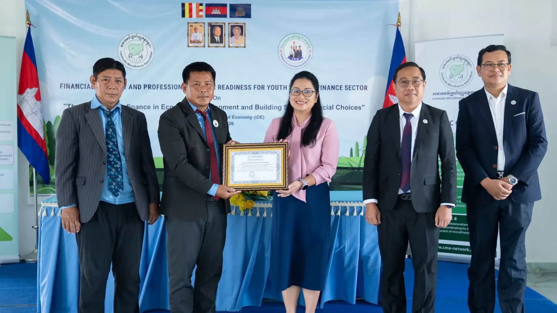សមាគមមីក្រូហិរញ្ញវត្ថុកម្ពុជា និងវិទ្យាស្ថានអភិវឌ្ឍន៍ និងសេដ្ឋកិច្ច រួមគ្នាពង្រឹងចំណេះដឹងផ្នែកហិរញ្ញវត្ថុ និងការត្រៀមខ្លួនសម្រាប់អាជីពរបស់យុវជន