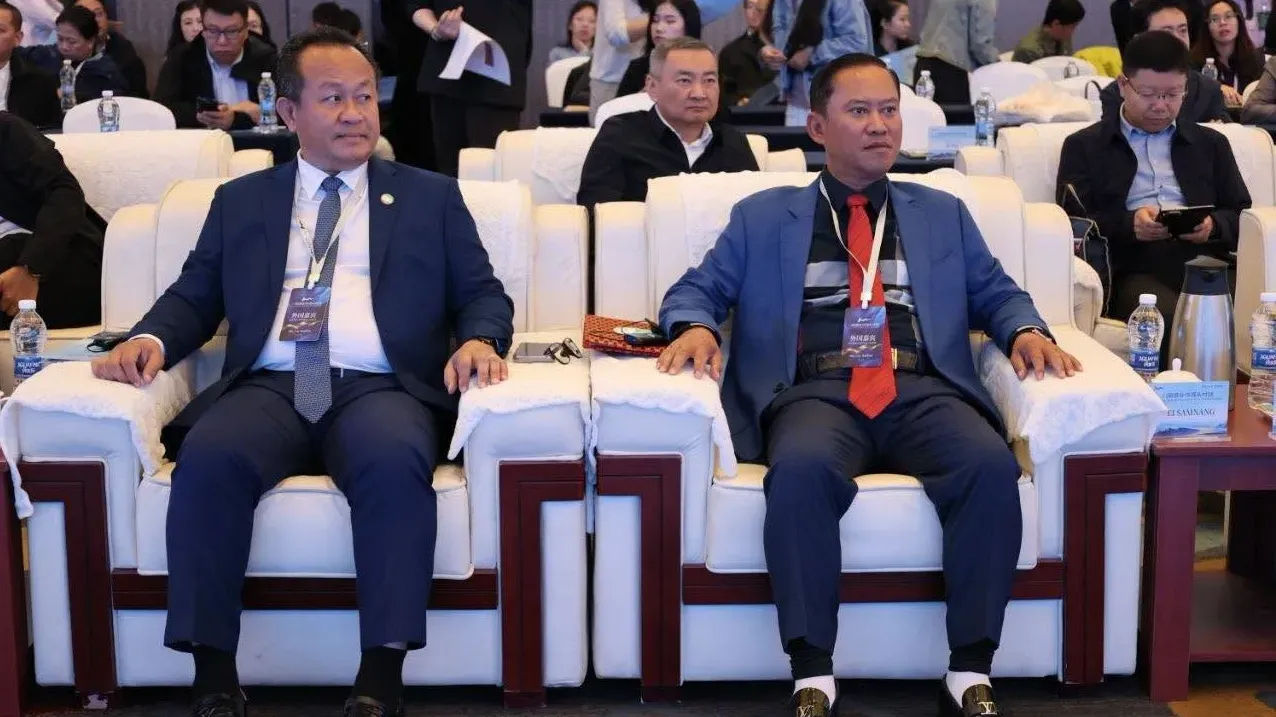 អភិបាលខេត្ត​​ជាប់​ព្រែកជីក​ហ្វូណន​ពីររូប បង្ហាញពីសក្ដានុពល​ និងឱកាស​វិនិយោគក្នុងខេត្តរបស់ខ្លួនទៅកាន់បរទេស​ក្នុង​វេទិកា​ធំមួយ​នៅប្រទេស​ចិន​