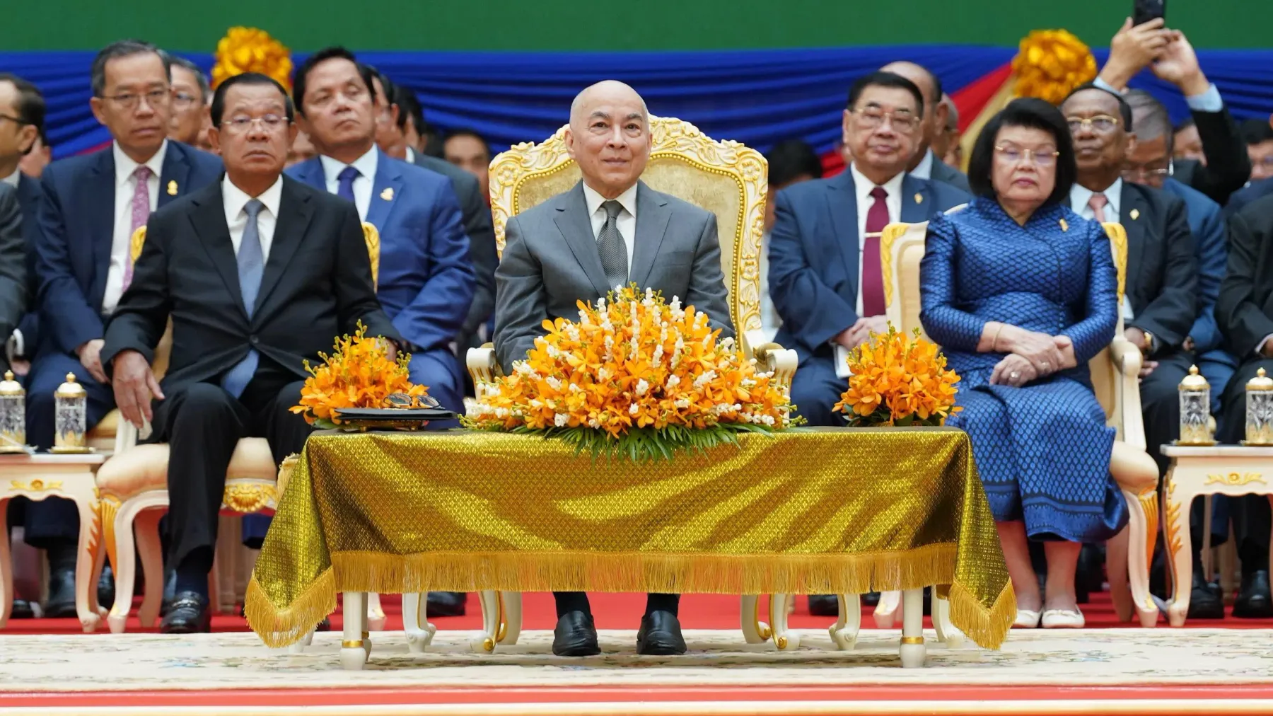 ព្រះមហាក្សត្រ ស្ដេចយាងសម្ពោធដាក់ឱ្យប្រើប្រាស់វិមានសាមគ្គីភាពនៃព្រឹទ្ធសភាកម្ពុជា