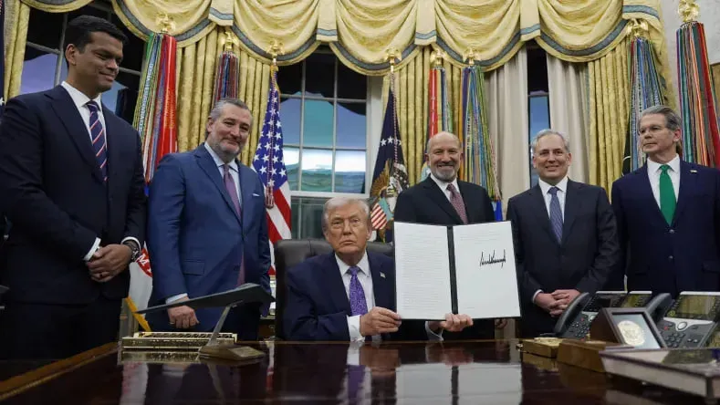 បដិវត្តថ្មីនៃ AI ៖ លោក Trump និងមេដឹកនាំបច្ចេកវិទ្យាធំៗ ចុះហត្ថលេខា ដើម្បីបន្ថយល្បឿនអភិវឌ្ឍ AI មុនពេលគ្រប់គ្រងលែងបាន