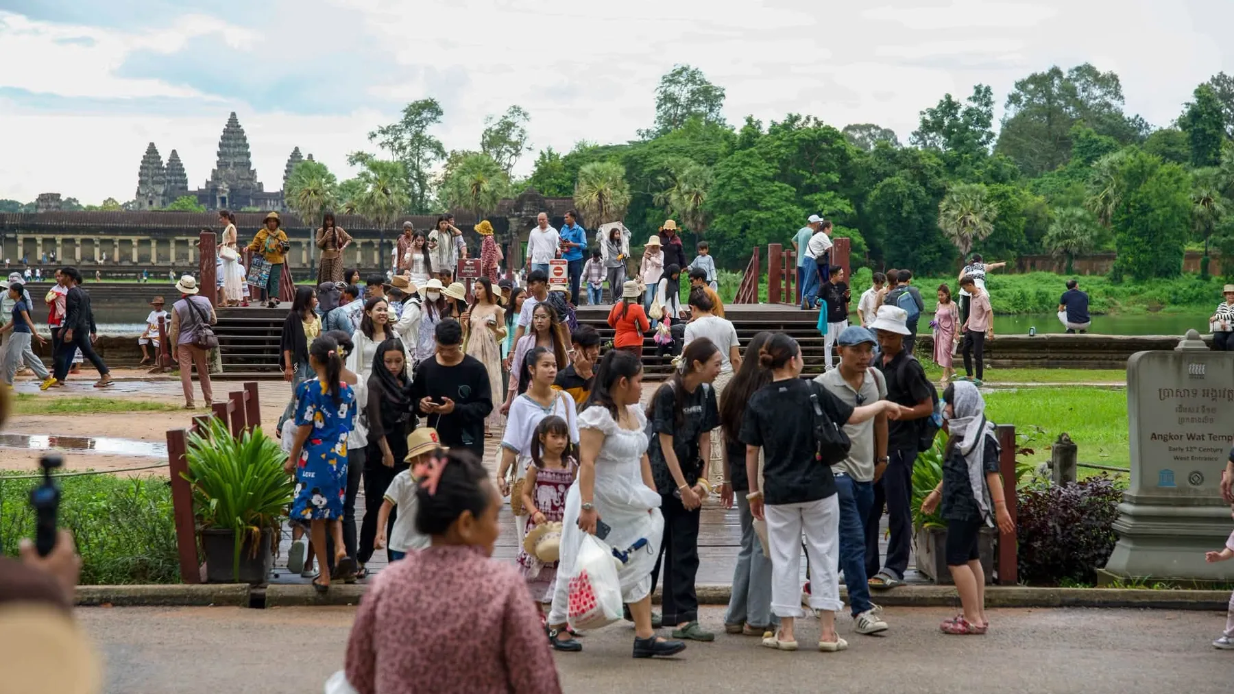 ថ្ងៃសម្រាកភ្ជុំបិណ្ឌ ៣ ថ្ងៃ ឆ្នាំ២០២៦ ភ្ញៀវទេសចរ និងពលរដ្ឋក្នុងស្រុកចេញដើរលេងកម្សាន្តជាង ២,១៦ លានដងនាក់
