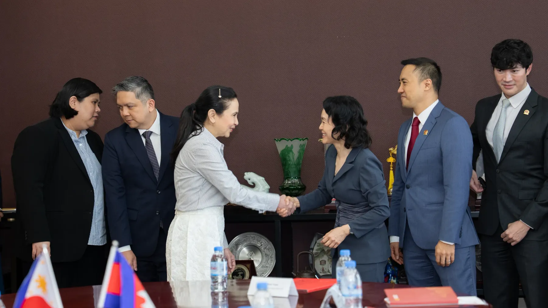 ក្រុមហ៊ុន កាណាឌីយ៉ា គ្រុប ស្វាគមន៍គណៈប្រតិភូពាណិជ្ជកម្មហ្វីលីពីន ដើម្បីពិភាក្សាអំពីកិច្ចសហប្រតិបត្តិការធុរកិច្ច