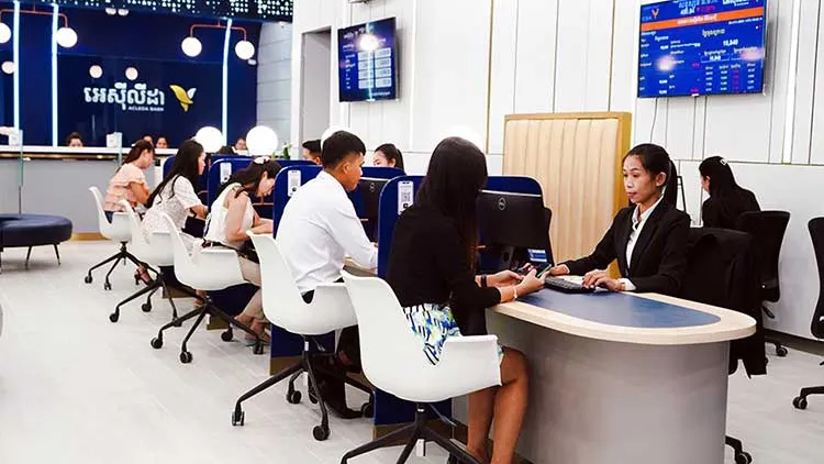 ហេតុអ្វី​វិស័យ​ធនាគារ​កម្ពុជា​រក្សា​បាន​ភាព​ធន់ ​ទោះស្ថានភាព​សេដ្ឋកិច្ច​ពិភពលោកមាន​ភាព​​មិន​ច្បាស់លាស់​?​