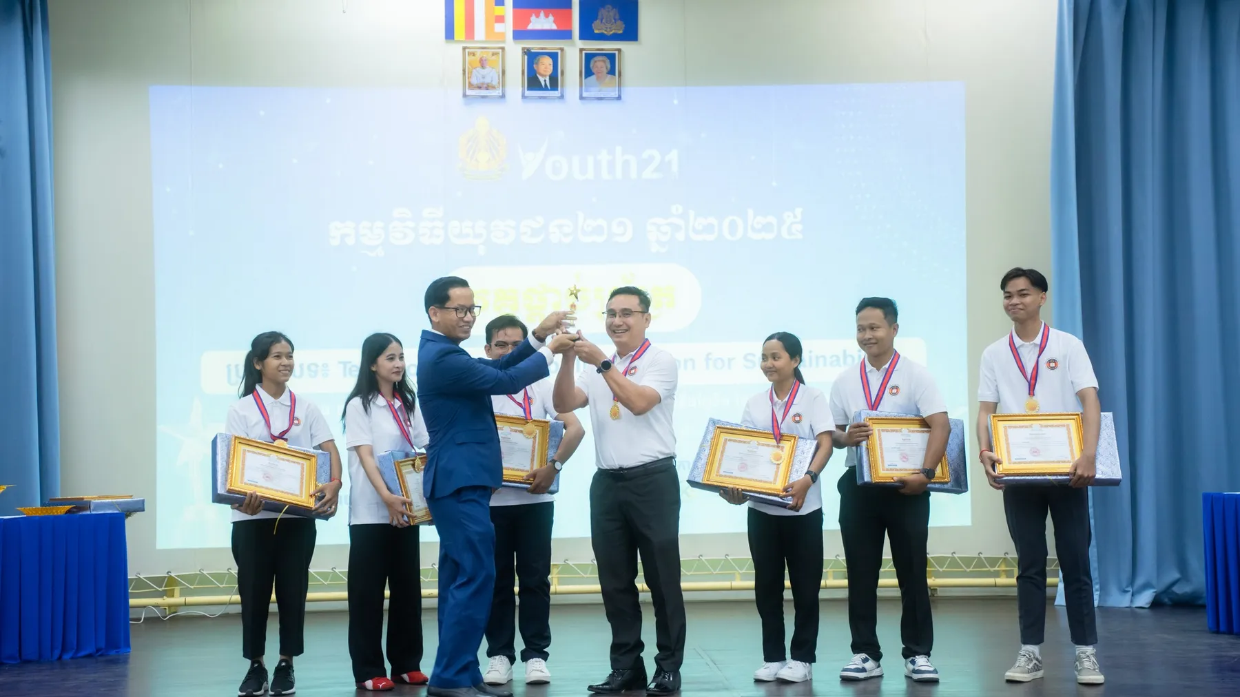 គម្រោង "មាតា-MEADA" ជួយស្រ្តីមានផ្ទៃពោះ ដោយប្រើ Chatbot ជាប់ជ័យលាភីលេខ១ ក្នុងកម្មវិធីយុវជន២១ ឆ្នាំ២០២៥