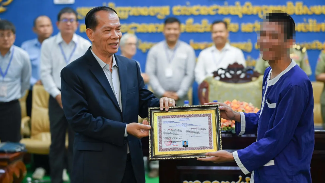 សិស្សជាជនជាប់ឃុំ១៤នាក់ នៅមណ្ឌលអប់រំកែប្រែទី១ មានឱកាស​បញ្ចប់ការសិក្សា តាមរយៈកម្មវិធី BEEP