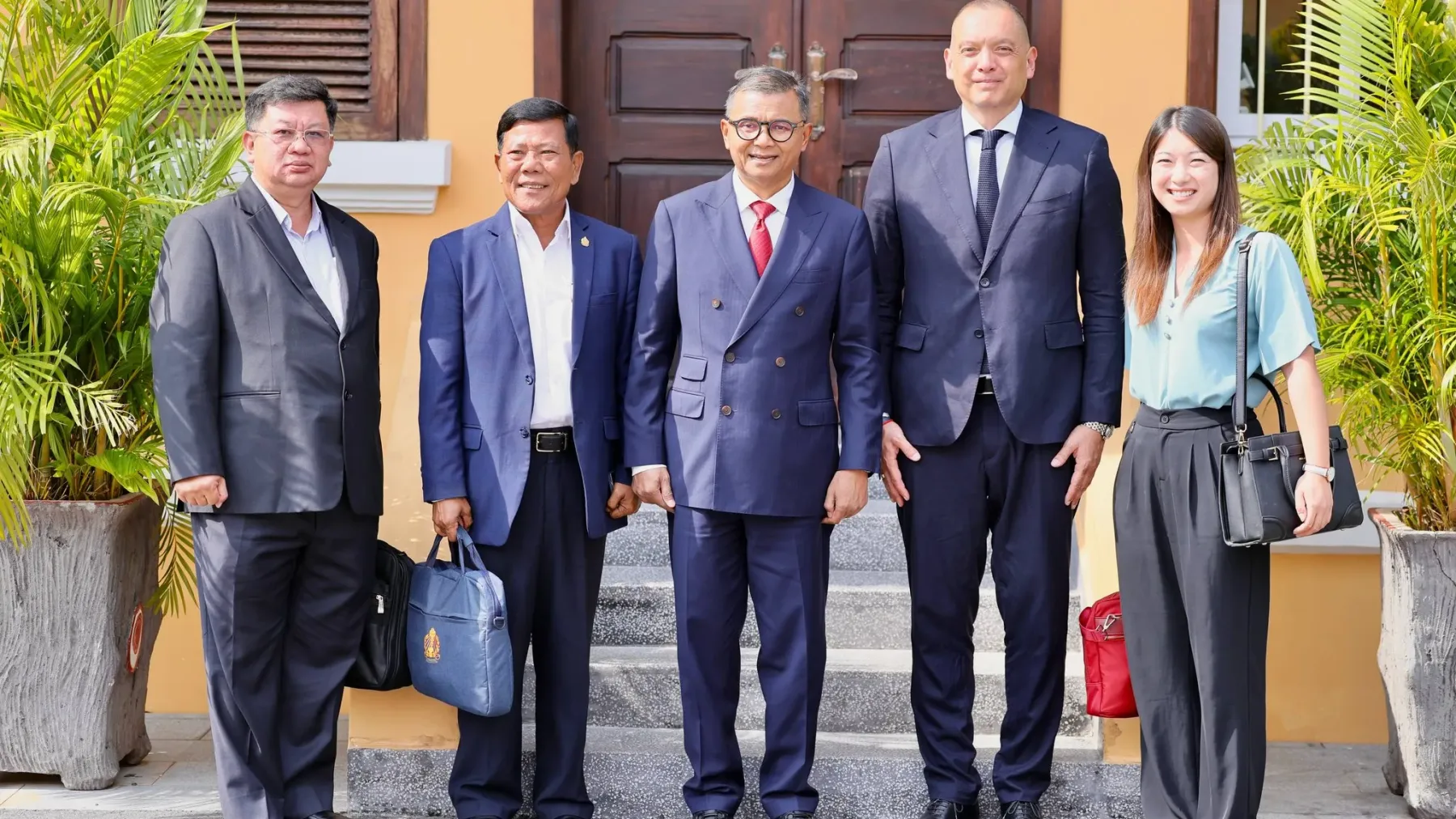 ក្រសួងអប់រំគាំទ្រគម្រោងកម្មវិធីថ្នាលឌីជីថល Edumalin ជាភាសាខ្មែរ សម្រាប់បង្រៀនគណិតវិទ្យាសិស្សថ្នាក់ទី៩