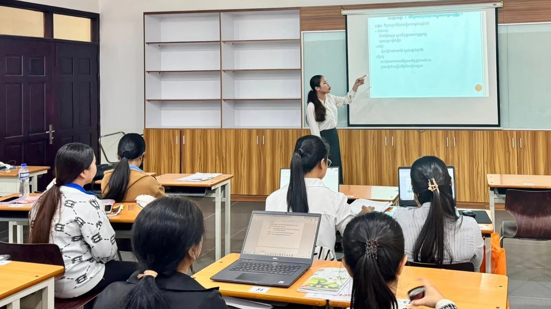 វិទ្យាស្ថានជាតិអប់រំ ជ្រើសរើសគ្រូបង្រៀន ៤០នាក់ ចូលថ្នាក់បរិញ្ញាបត្រជាន់ខ្ពស់ ឯកទេសប្រឹក្សាគរុកោសល្យ