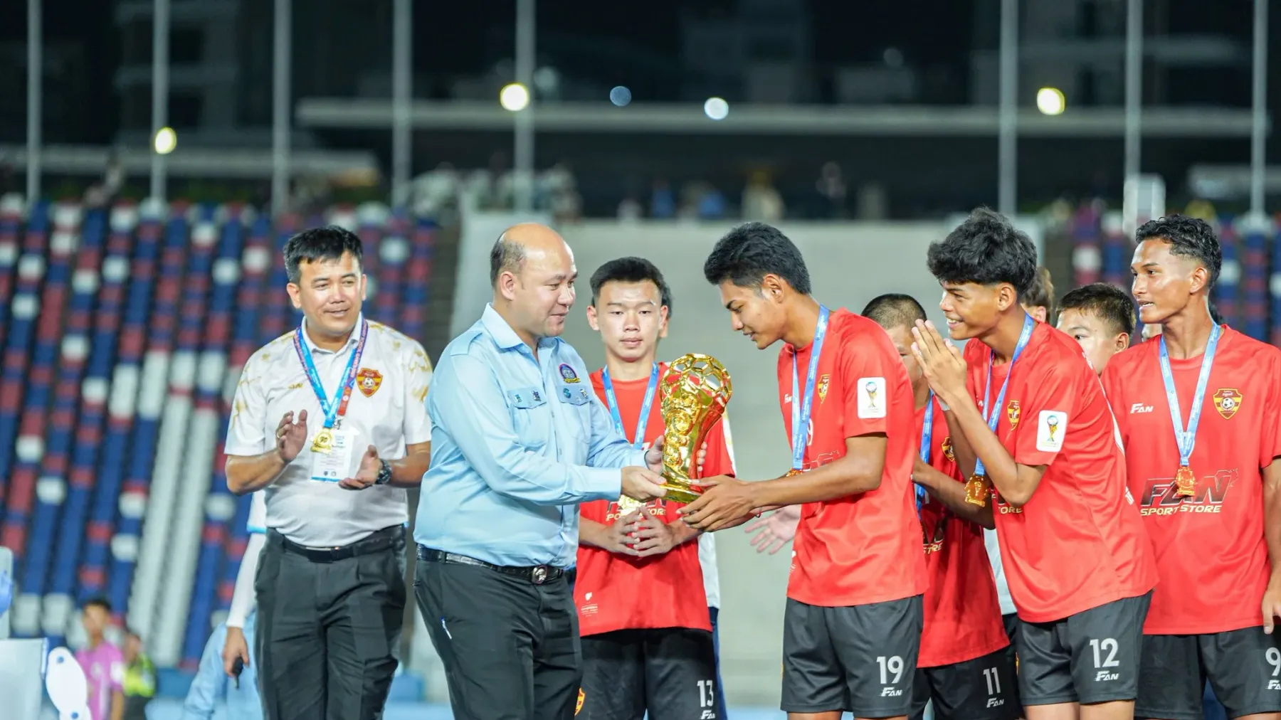 ឯកឧត្តម ហ៊ុន ម៉ានី ៖ ការប្រកួតពានរង្វាន់ «ជើងឯកវិទ្យាល័យ» រួមចំណែកអភិវឌ្ឍសមត្ថភាព និងបណ្តុះទម្លាប់ល្អ ការងារជាក្រុម និងភាពទទួលខុសត្រូវរបស់យុវជន