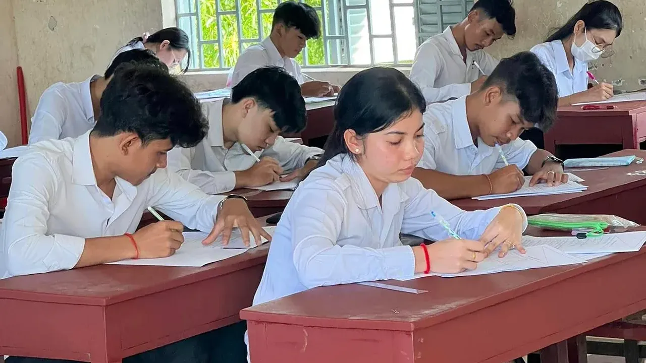 ឈប់​បារម្ភ​! ​អតីត​សិស្ស​និទ្ទេស​ ​A​ ​បង្ហើប​គន្លឹះ​ចងចាំ​រូប​មន្ត ​សម្រាប់​ថ្នាក់​វិទ្យាសាស្រ្ត​