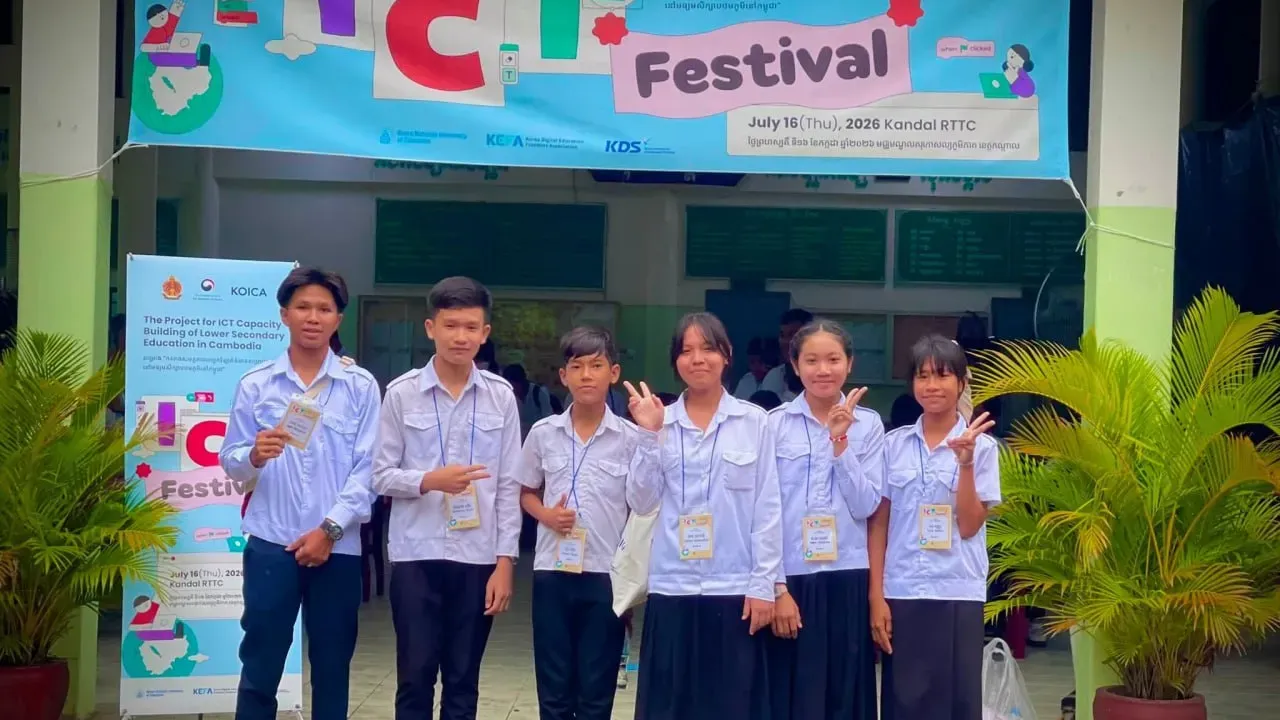 ពិព័រណ៍​ ​ICT​ ​បង្ហាញ​សិស្ស​កំពុង​ឈានទៅ​សម័យ​សរសេរ​កូដ ​និង​បច្ចេកវិទ្យា​ឌីជីថល​នៅ​កម្រិត​មធ្យមសិក្សា​បឋម​ភូមិ​នៅ​កម្ពុជា​