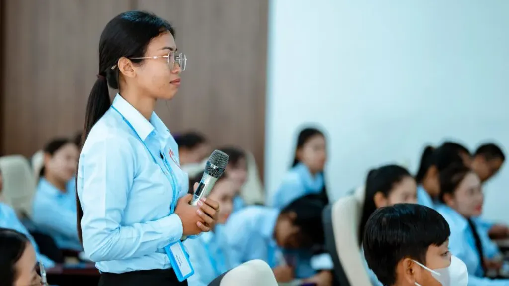 ក្រសួងអប់រំជ្រើសរើសនិស្សិតថ្នាក់បរិញ្ញាបត្រជាន់ខ្ពស់ផ្នែកវិធីសាស្ត្របង្រៀនភាសាបារាំងចំនួន ៣០ នាក់