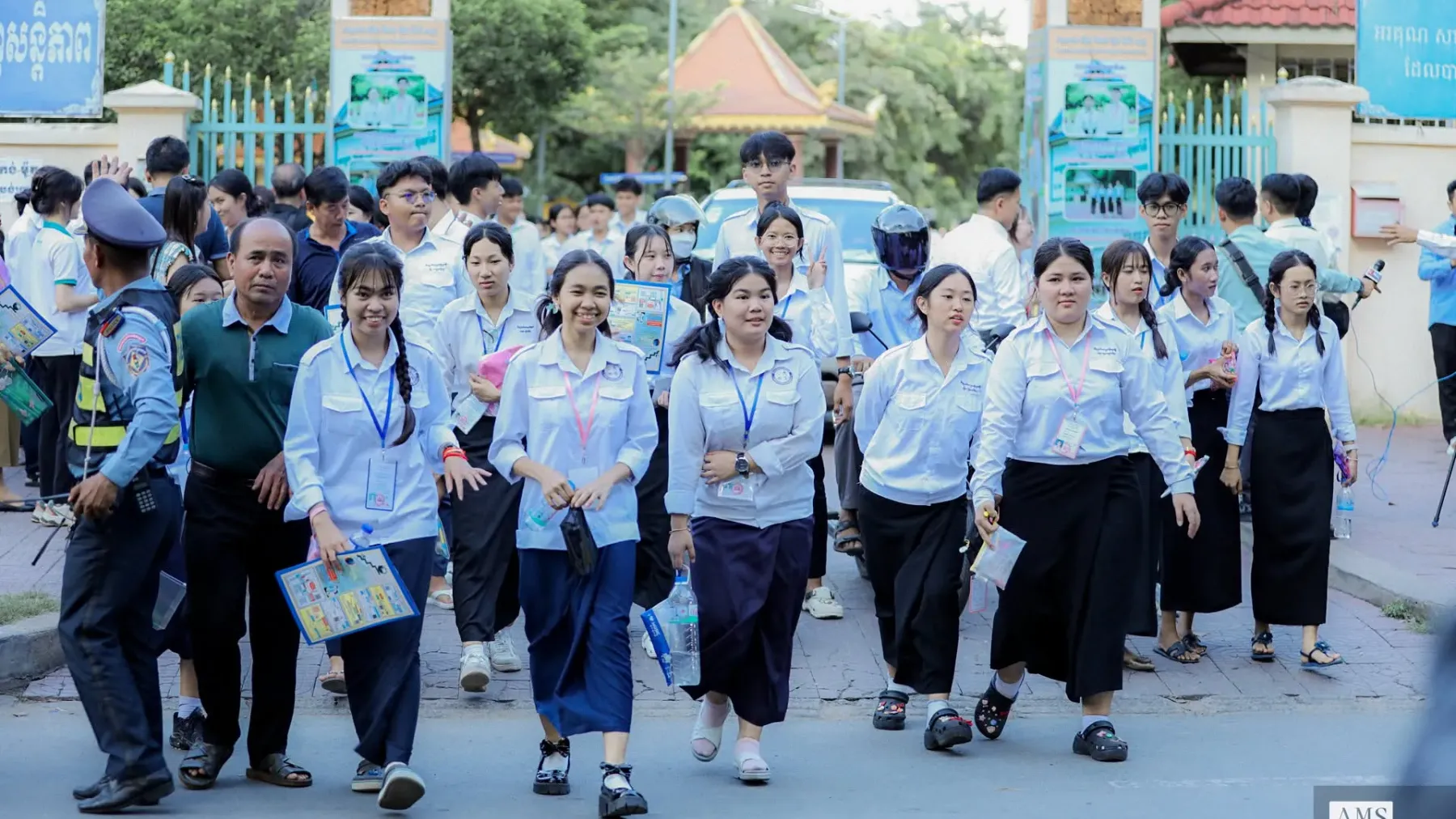 រង់ចាំ​លទ្ធផល​បាក់ឌុប​ ​សិស្ស​ត្រៀម​ជ្រើសរើស​ជំនាញ ៖​ ​ក្រសួង​ការងារ​ ​និង​អ្នក​ជំនាញ​អំពាវនាវ​កុំ​ជ្រើសរើស​តាម​គ្នា​