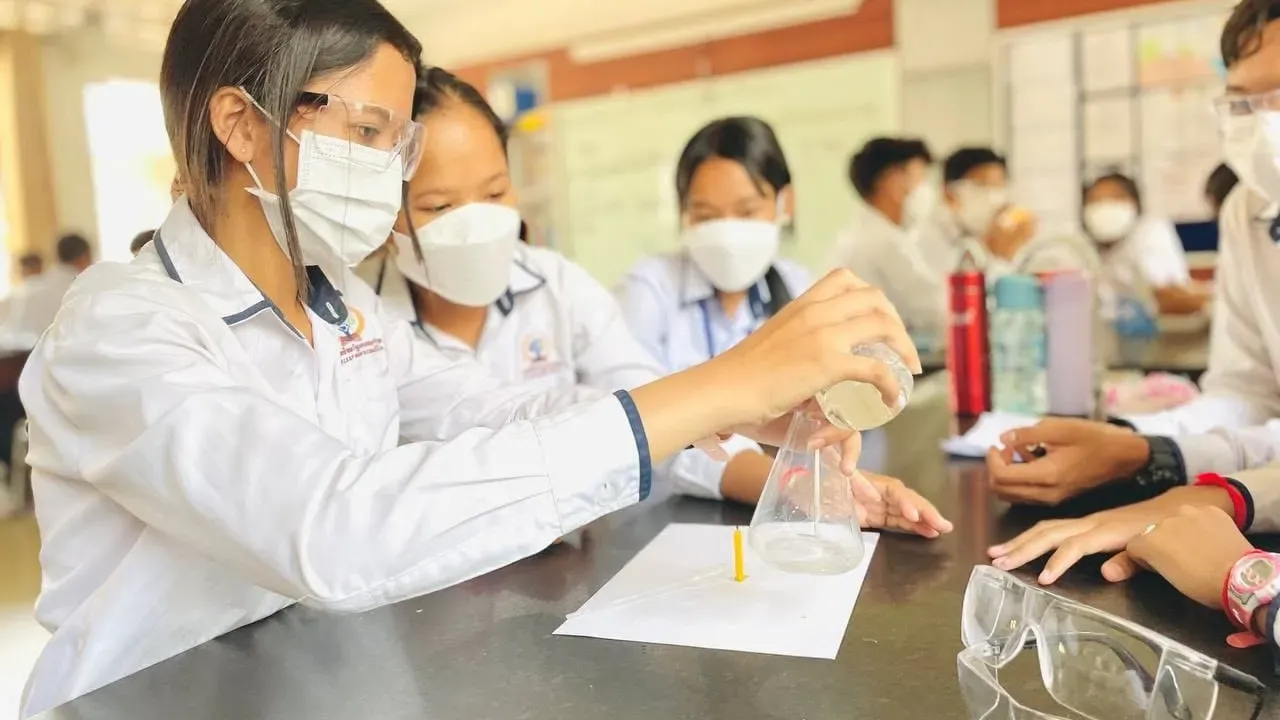 ក្រសួង​អប់រំ​ពង្រឹង​ការ​អប់រំ​វិទ្យាសាស្ត្រ​ ​និង​បច្ចេកវិទ្យា​ ​នៅ​ថ្នាក់​មធ្យម​សិក្សា​
