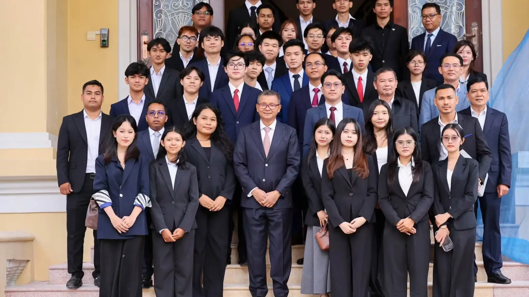 និស្សិត​ខ្មែរ​ ​៤០​រូប​ត្រៀម​ទៅ​រៀន​នៅ​រុស្ស៊ី​លើ​ជំនាញ​ចាប់​ពី​ ​AI​ ​ដល់​ថាមពល​នុយក្លេអ៊ែរ​