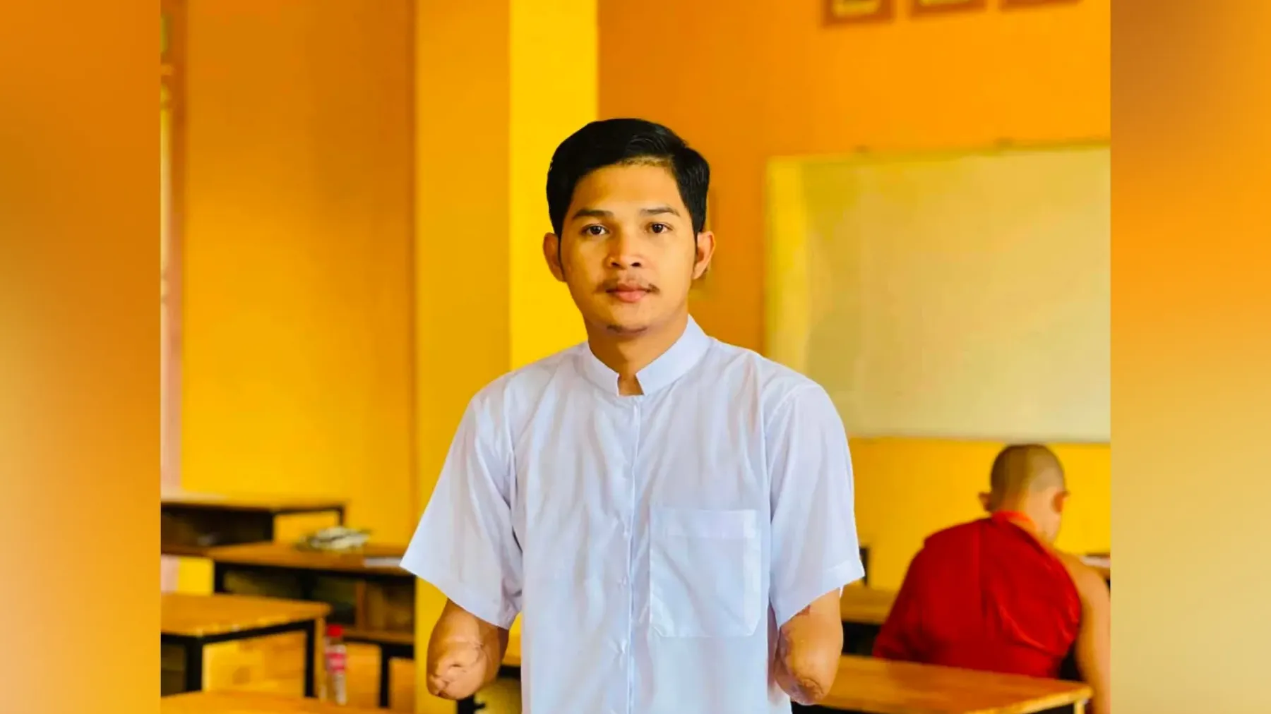 មាន​ពិការ​ភាព​ដៃ​ទាំង​ពីរ​ តែ​មិន​បាត់បង់​ក្តីសង្ឃឹម​ ​៖ ​រឿងរ៉ាវតស៊ូ​របស់​យុវជន​ ​ទ្រី ​វិចិត្រ​ ក្លាយជា​គ្រូបង្រៀន​នៅ​វត្ត​មុនីសាគរ​