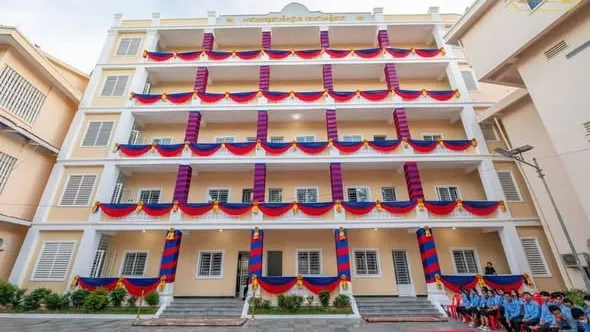 អន្តេវាសិកដ្ឋានតេជោសន្តិភាពជ្រើសរើសនិស្សិតក្រីក្រជាង៣០០នាក់ស្នាក់នៅ សម្រាប់ឆ្នាំសិក្សាថ្មី