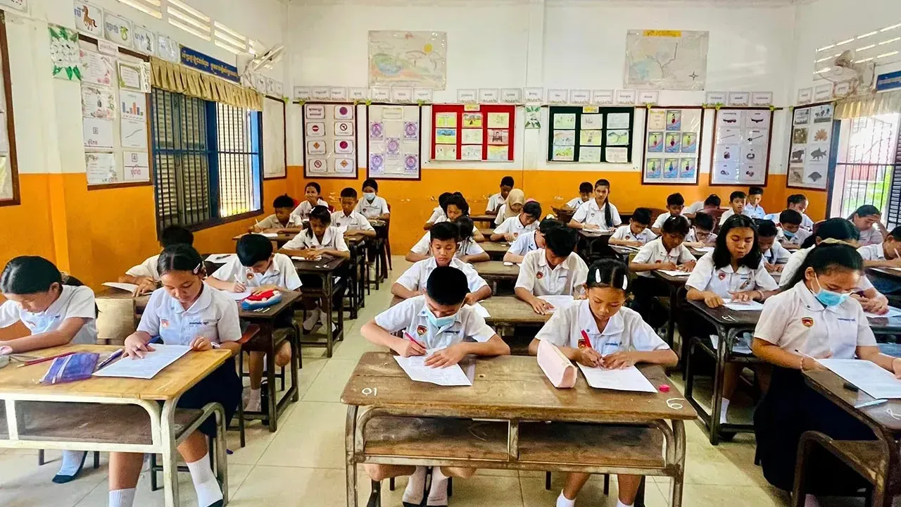 អ្នកជំនាញអប់រំគាំទ្រទិសដៅបន្ថែមម៉ោងសិក្សានៅសាលារដ្ឋដល់៦ម៉ោងក្នុងមួយថ្ងៃ តែស្នើសុំឱ្យមានធនធានគ្រប់គ្រាន់តាមលទ្ធភាពសាលា