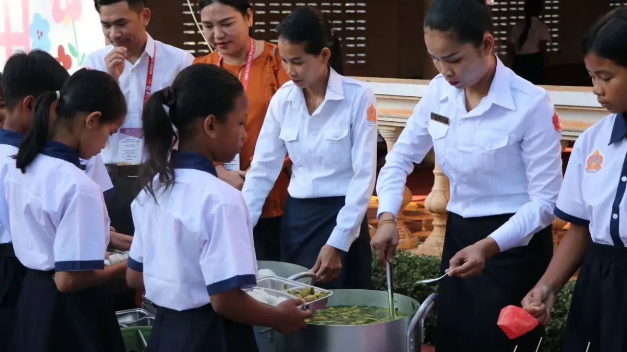 កម្ពុជាជំរុញការធានា​ឱ្យ​កុមារគ្រប់រូបទទួលបានអាហារតាមសាលារៀនប្រកបដោយសុខភាព និងអាហារូបត្ថម្ភ ត្រឹមឆ្នាំ២០៣០