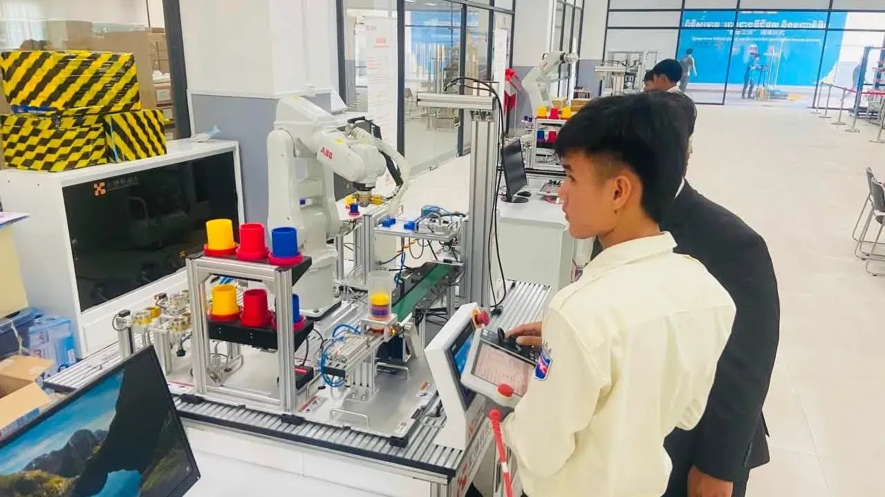 អាហារូបករណ៍ ២៥០០កន្លែង ថ្នាក់បរិញ្ញាបត្រ និងបរិញ្ញាបត្ររង សម្រាប់សិស្សផ្នែកអប់រំបច្ចេកទេស ឆ្នាំសិក្សា ២០២៦-២០២៧