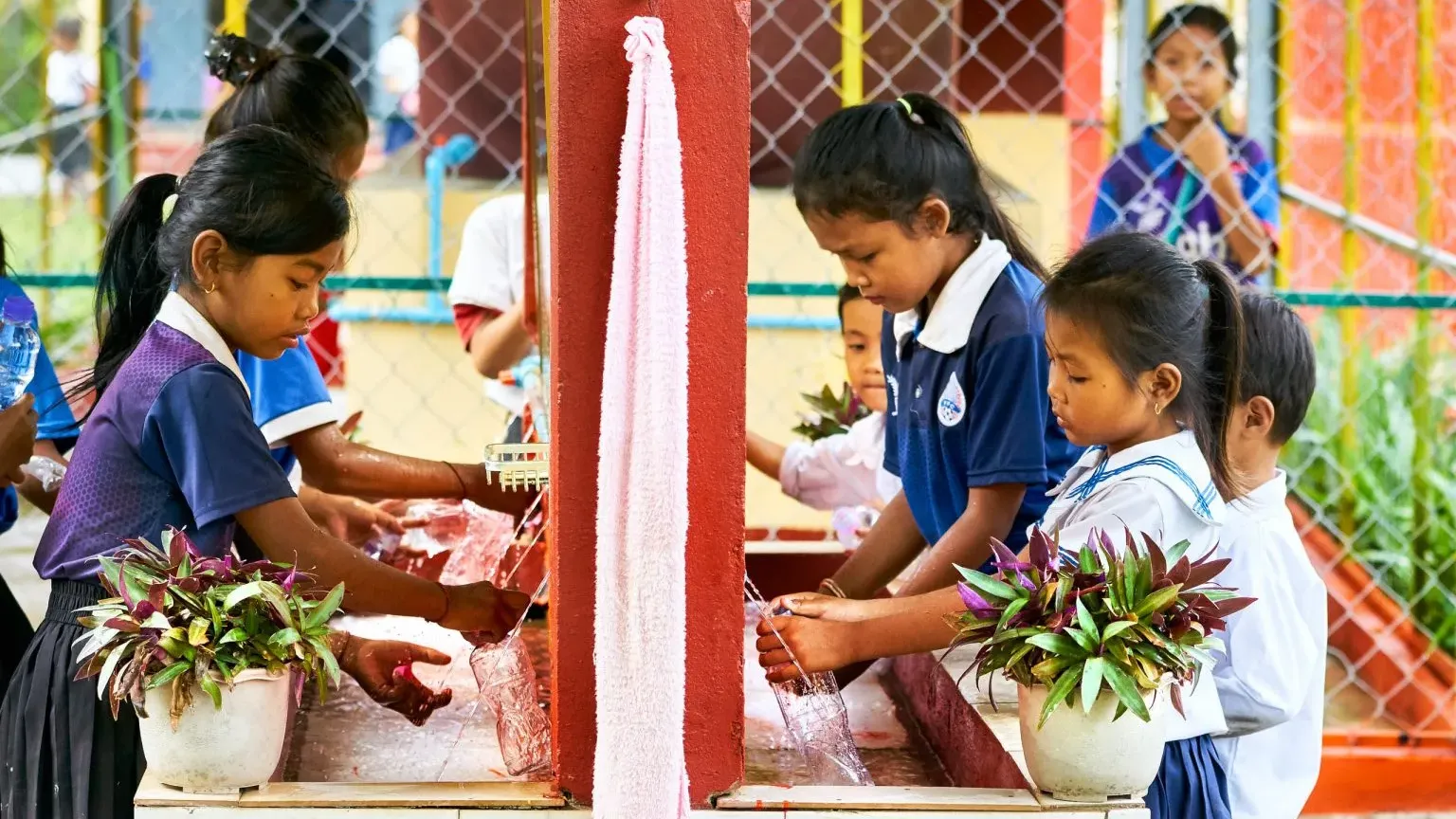 យូនីសេហ្វ ៖ ៩០% នៃសាលារៀនកម្ពុជាមានសេវាទឹកស្អាតបរិភោគនៅកម្រិតមូលដ្ឋាន