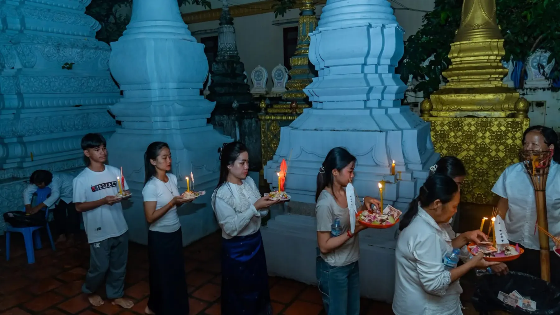មន្ត្រីសាសនា និងអ្នកជំនាញ ជំរុញការរក្សាប្រពៃណីបោះបាយបិណ្ឌ ខណៈមានការវែកញែករឿងខ្ជះខ្ជាយបាយ