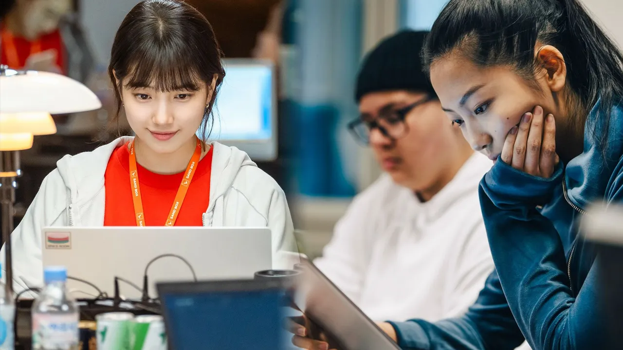 វិធីសាស្ត្រពង្រឹង Soft Skills ៥ យ៉ាងដែលចាំបាច់បំផុតក្នុងយុគសម័យដែល AI ចាប់ផ្ដើមដណ្ដើមការងារមនុស្ស