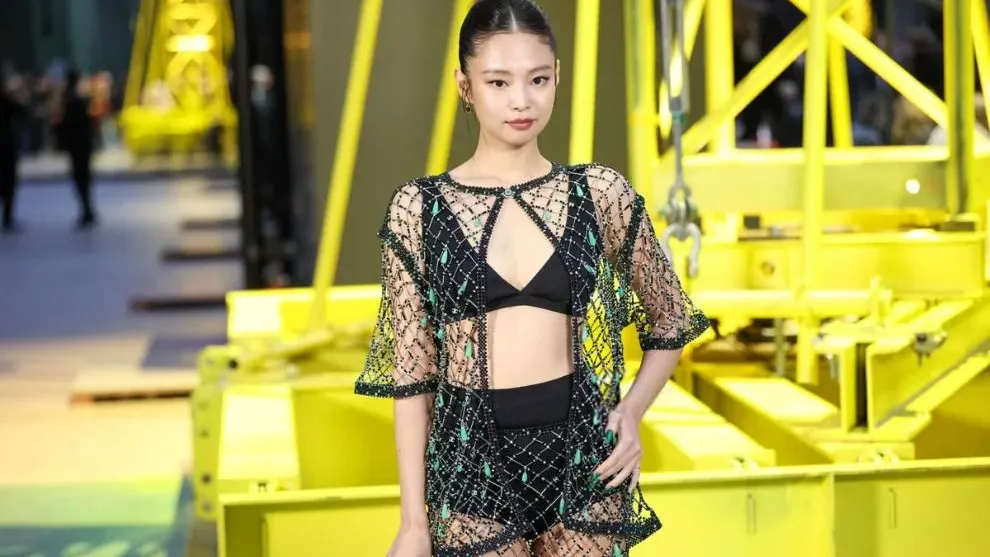 Jennie នៅតែជាបុគ្គលលេចធ្លោក្នុងកម្មវិធី Chanel ជាមួយ Fashion ថ្មីប្លែកភ្នែក