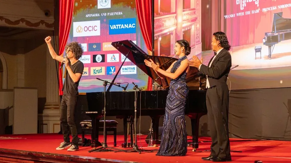 ការប្រគំតន្ត្រីសប្បុរសធម៌ «Carnegie in Cambodia»  ជាមួយវត្តមានអ្នកអង្គម្ចាស់នរោត្តម ចេណ្ណានិងលោក ឃួន សិទ្ធិស័ក្តិ នាំយកតន្ត្រីលំដាប់ពិភពលោកមកសាលាបុរីកោះពេជ្រ