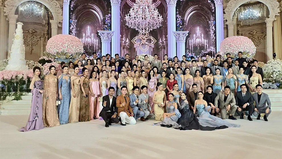 មង្គលការកូនស្រីម្ចាស់សម្អាងការ ប៉ារ៉ាឌី តារាល្បីៗជ្រើសប្រើឈុតប្រណីតច្នៃដោយ ប៉ារ៉ាឌី ផ្ទាល់