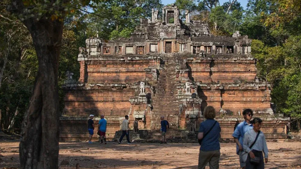 ស្ថាបត្យកម្ម​ផ្សារ​ភ្ជាប់​ប្រវត្តិសាស្ត្រ! ប្រាសាទភិមាន​អាកាស ធ្លាប់ជាកន្លែង «នាង​នាគ​ក្បាល​៩» រស់នៅ និងទីតម្កល់ សិវ​លិង្គ​មាស