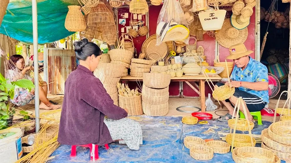 អ្នកស្រុកសៀមរាប បន្តសិប្បកម្មបុរាណដ្បិតចង់រក្សាទម្លាប់ប្រើសម្ភារៈបែបខ្មែរតជំនាន់