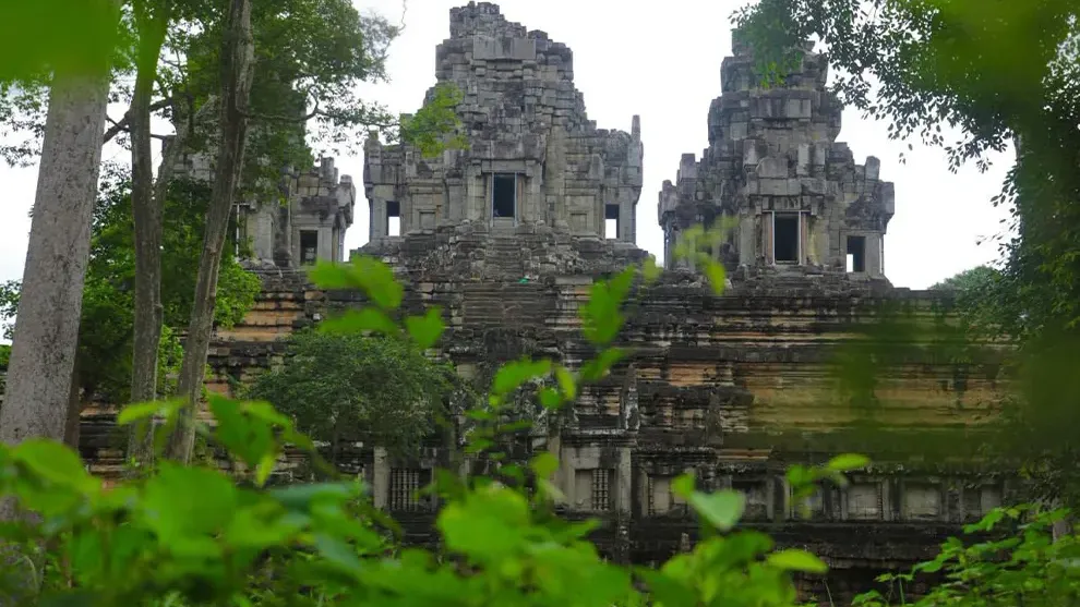 ភស្តុតាង​លើ​សិលាចារឹក! ប្រាសាទ​តាកែវ​ធ្លាប់​ត្រូវ​រន្ទះ​បាញ់​ពេល​កំពុង​ដំណើរការ​សាងសង់