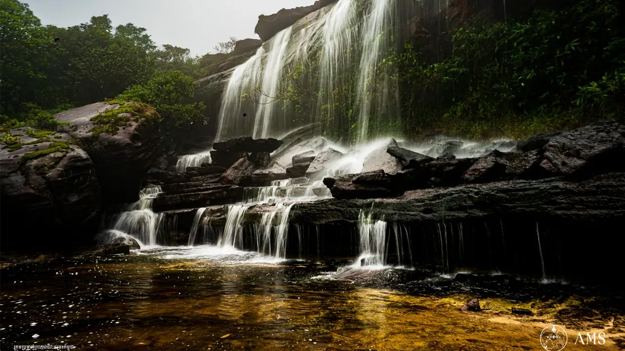 រត់គេចពីភាពមមាញឹក! បើកទ្វារបេះដូងទទួលយកថាមពលធម្មជាតិ នៅទឹកធ្លាក់ភ្នំព្រះ ខេត្តពោធិ៍សាត់