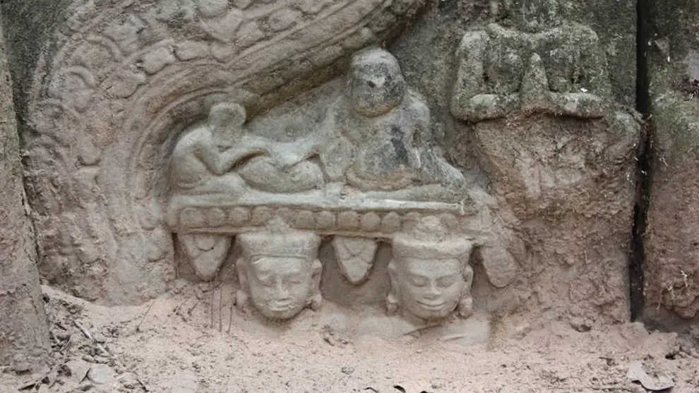 ភស្តុតាងប្រវត្តិសាស្ត្រ! ចម្លាក់ប្រាសាទលាក់នាង បង្ហាញសកម្មភាពគ្រូពេទ្យបុរាណ ស្ទង់ជីពចរ អ្នកជំងឺ