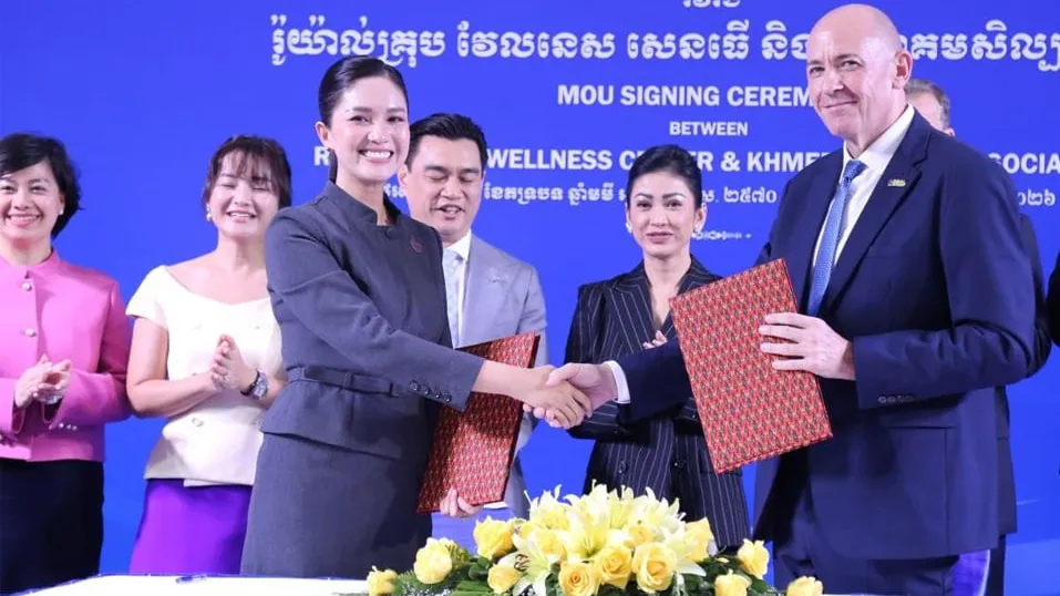 នៅ សុនិតា តំណាងសមាគមសិល្បករខ្មែរ ចុះ MoU ជាមួយ រ៉ូយ៉ាល់គ្រុប វែលនេស សេនធើ ផ្តល់ជូនការគាំពារសុខុមាលភាពពិសេសជូនសិល្បករខ្មែរ