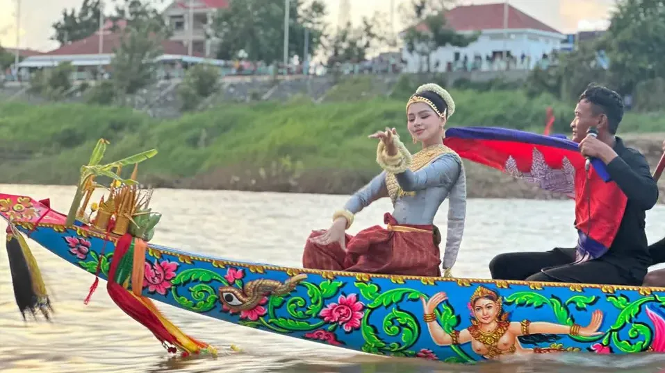 បច្ចុប្បន្ននារីរាំក្បាលទូក មិនសូវជាឃើញមានច្រើនឡើយ ក្នុងពិធីប្រណាំងទូក