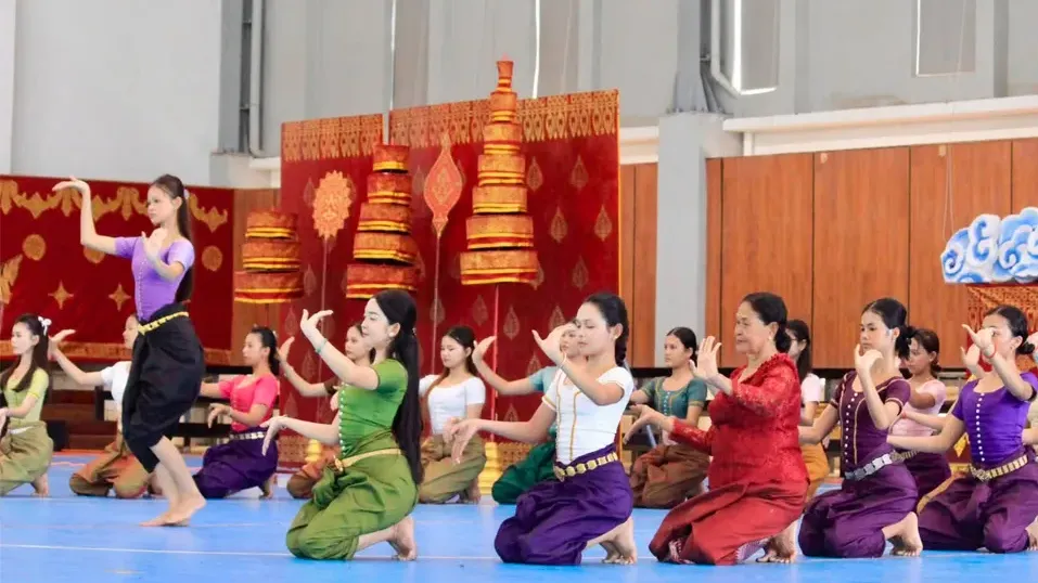 អាវល្ខោន (អាវណយ) ឯកសណ្ឋានហាត់សម របស់នាដកាខ្មែរ តាំងពីបុរាណ ដល់បច្ចុប្បន្ន