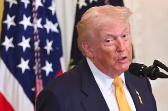 លោក Trump ផ្តល់ពិន្ទុ ១៥ លើ ១០ ចំពោះថ្វីដៃយោធា វាយអ៊ីរ៉ង់ - AMS Article Thumbnail