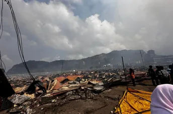 អគ្គិភ័យលេបត្របាក់ផ្ទះប្រហែល ១,០០០ ខ្នងនៅម៉ាឡេស៊ី - AMS Article Thumbnail